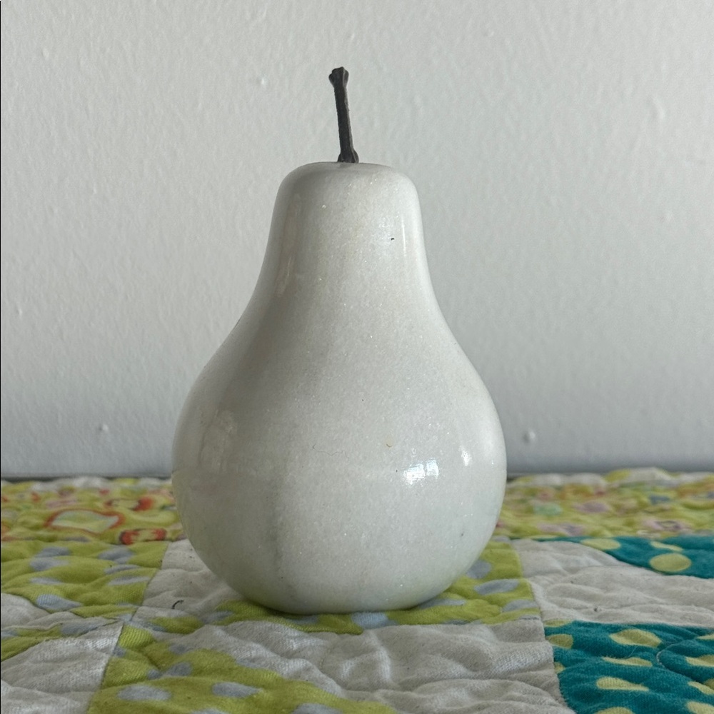 VINTAGE Decorative Stone Marble Pear Fruit Paperweight, Vermont Marble Exhibit